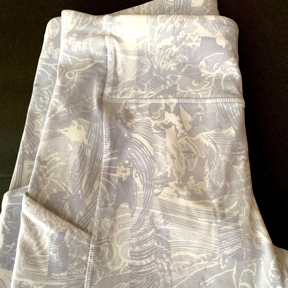 Lululemon Leggins size 6, 27” long, 8” waist to crotch.